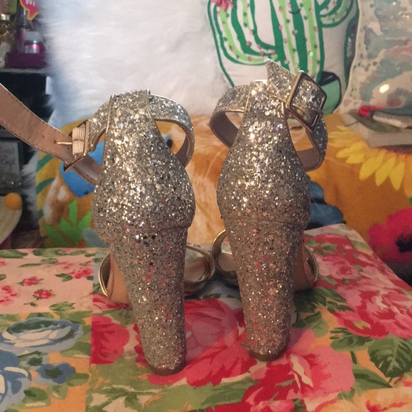 Shoe - Picture 3 of 4